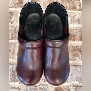 Dansko 40 Burgundy Slip on Clogs Professional Shoe Nurse Mule Orthotic